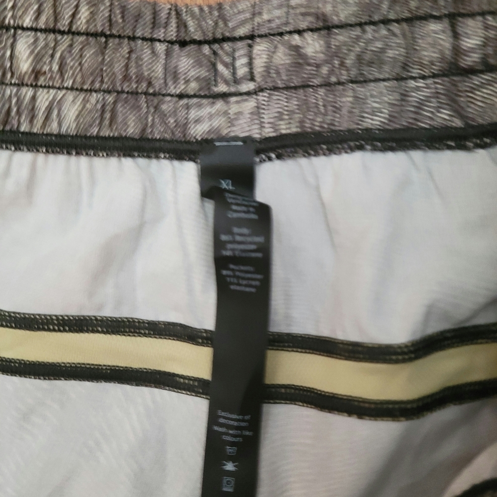 NEW Lululemon PACE Gray Patterned Shorts - Picture 2 of 4